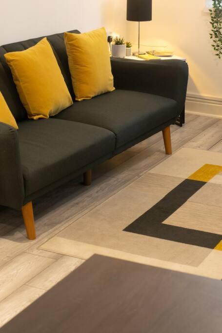 Luxe Living City Apartment - Beach, Wifi, Parking Swansea Exterior foto